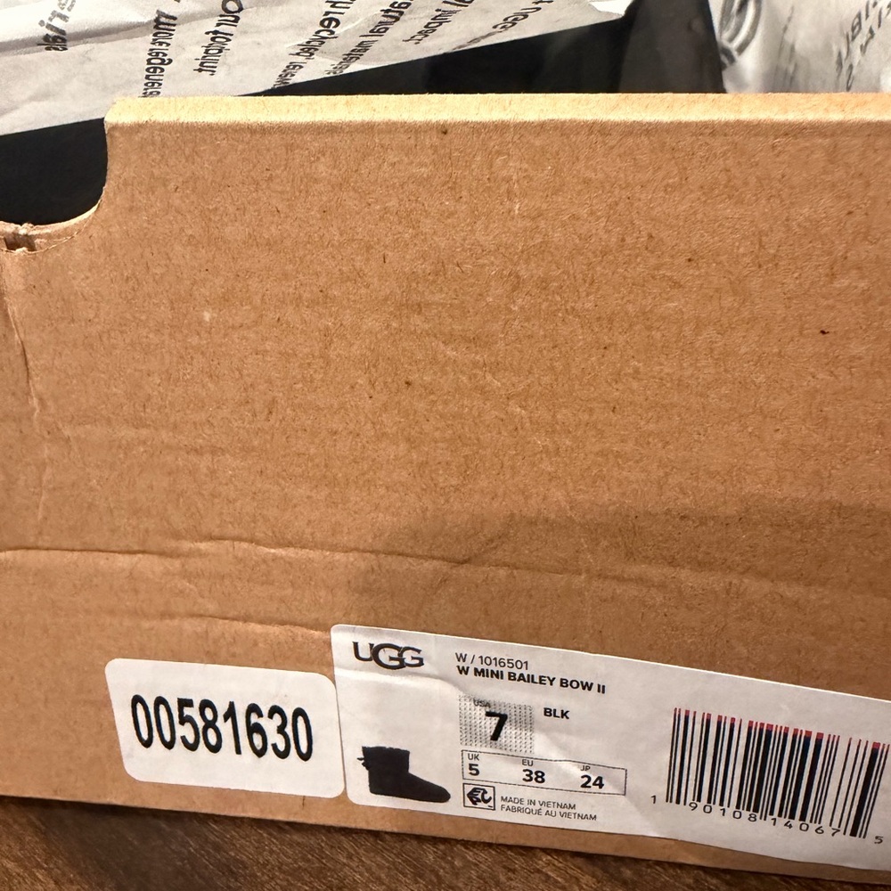 NEW UGG Womens Mini Bailey Bow Black Size 7 Brand New NEVER WORN IN ORIGINAL BOX - Picture 9 of 9